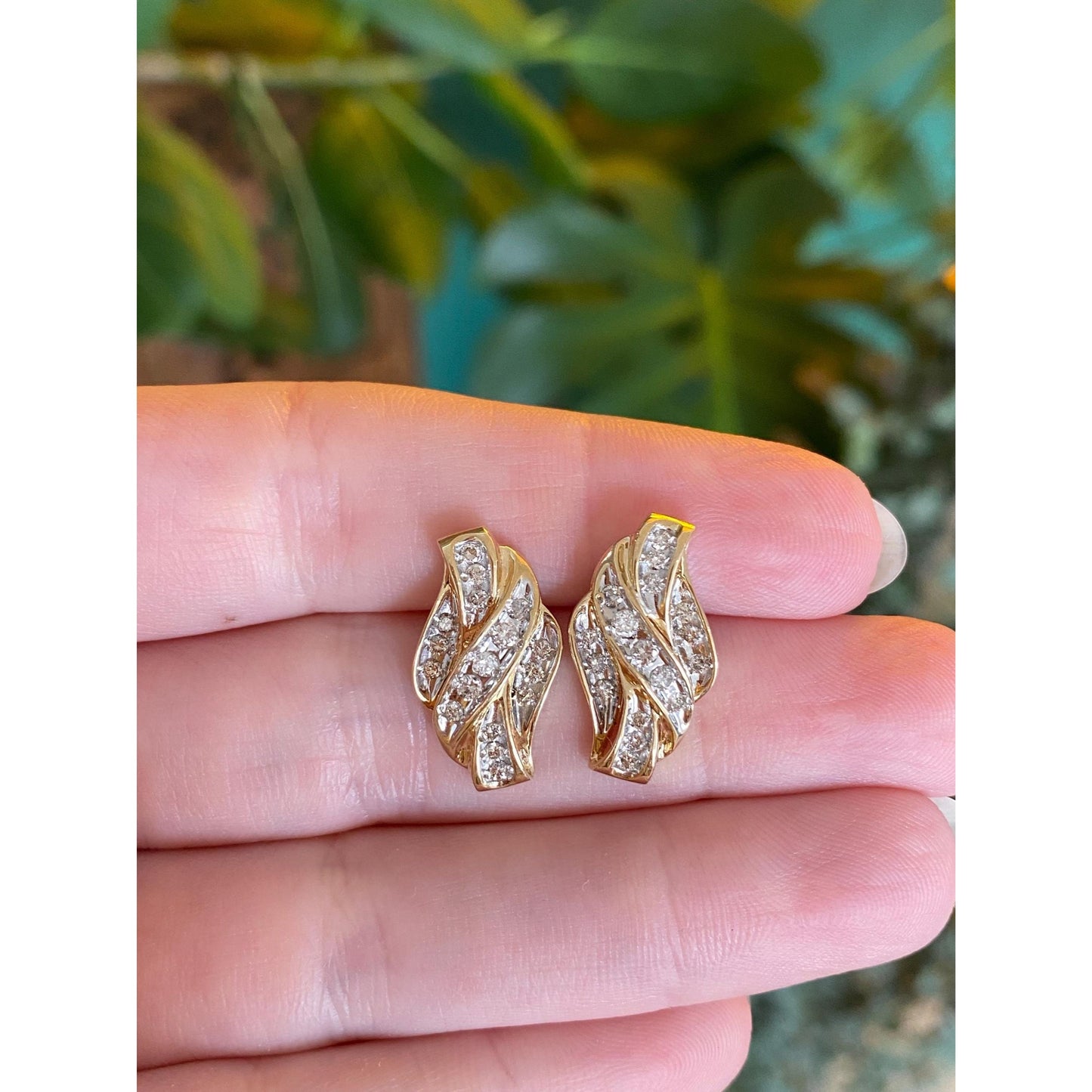 Vintage Solid 10k Yellow Gold Diamond Twist Earrings