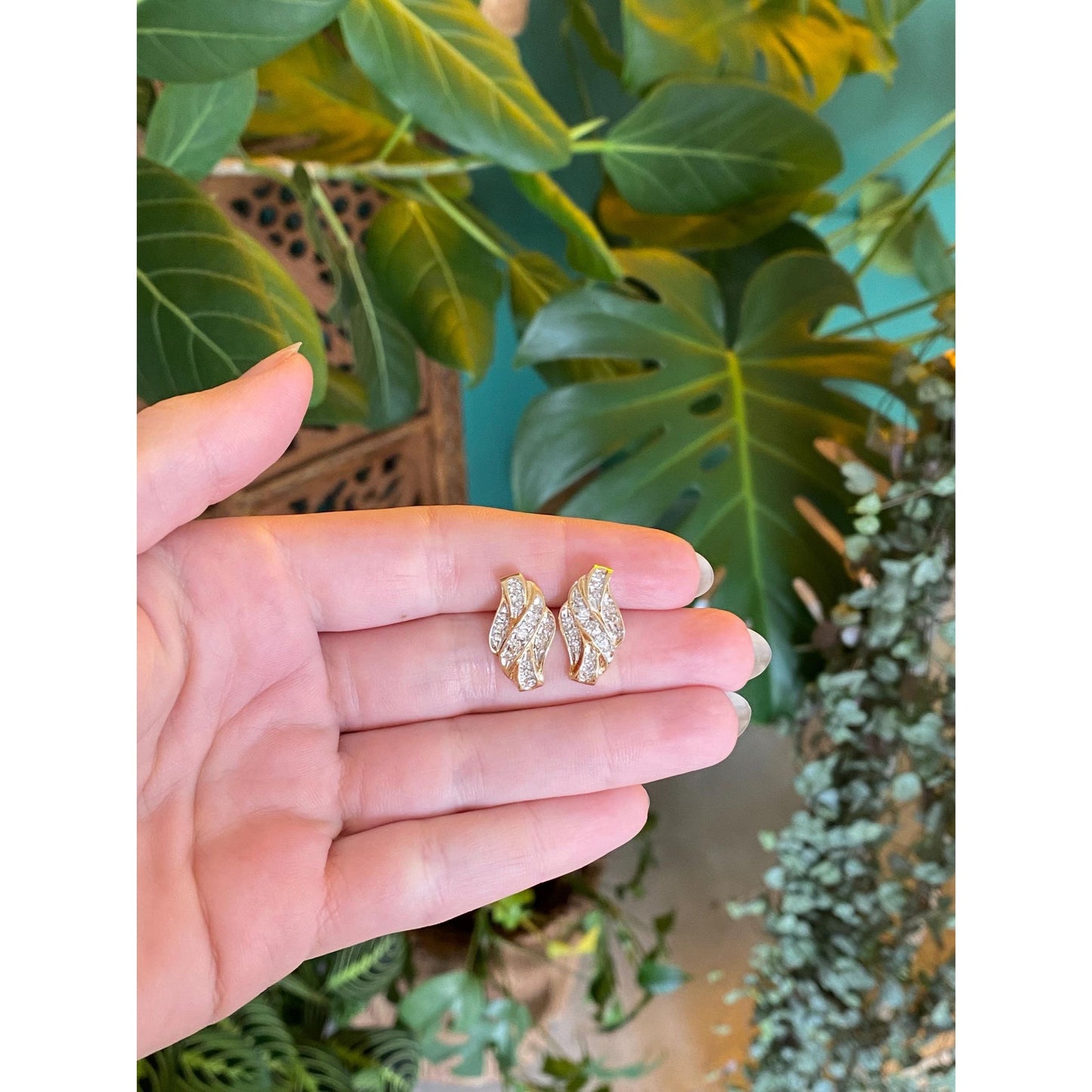 Vintage Solid 10k Yellow Gold Diamond Twist Earrings