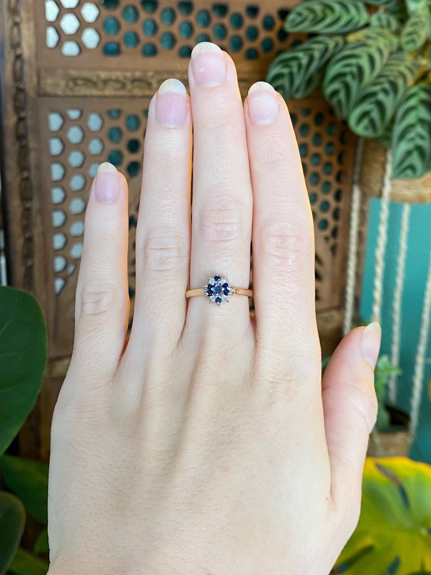 Vintage Solid 14k Yellow Gold Diamond Blue Sapphire Flower Ring - Size 6.25