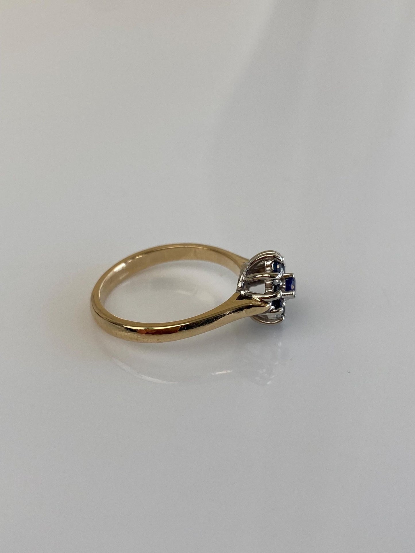 Vintage Solid 14k Yellow Gold Diamond Blue Sapphire Flower Ring - Size 6.25