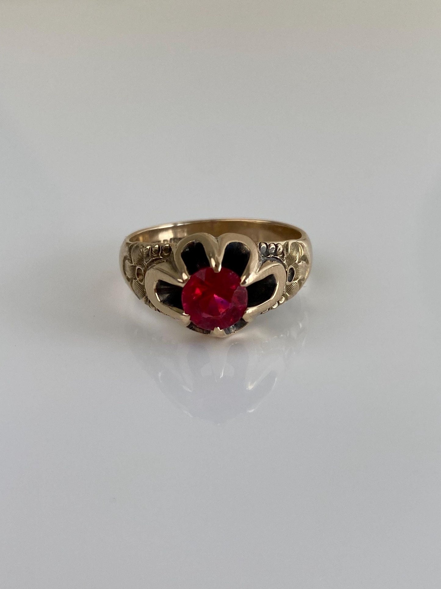 Vintage Solid 9k Yellow Gold Red Cubic Zirconia Ring - Size 8.75