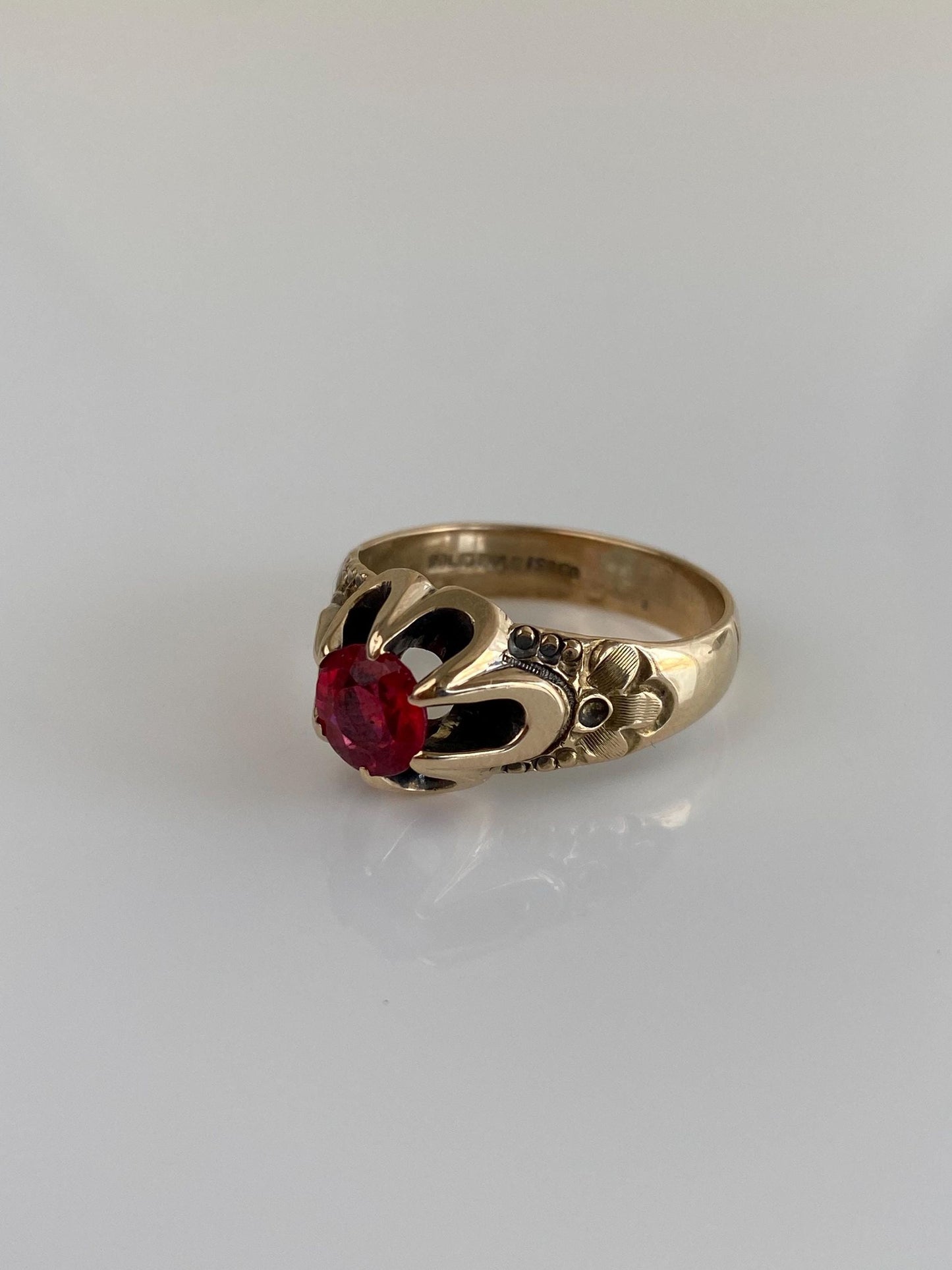 Vintage Solid 9k Yellow Gold Red Cubic Zirconia Ring - Size 8.75