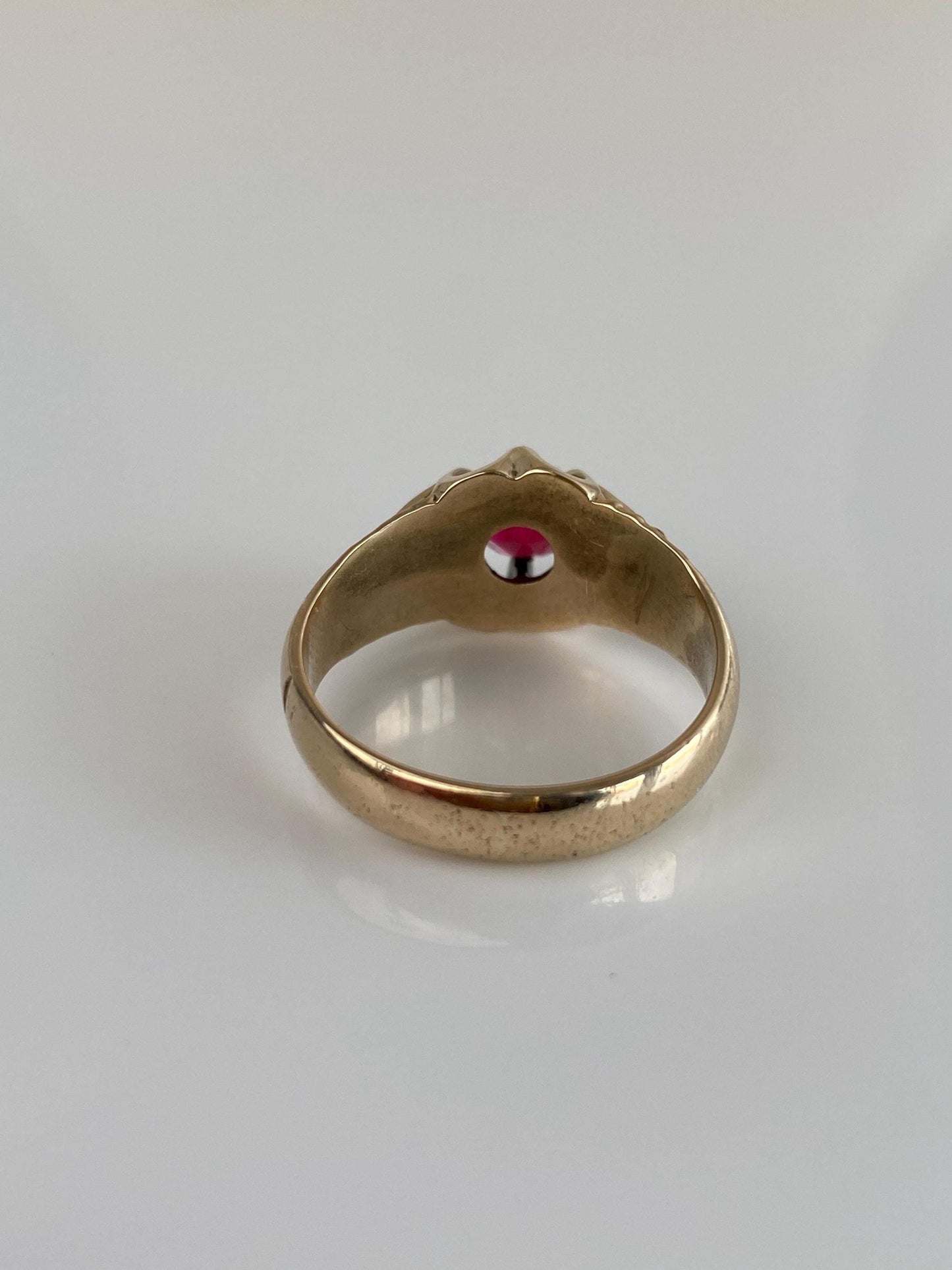 Vintage Solid 9k Yellow Gold Red Cubic Zirconia Ring - Size 8.75