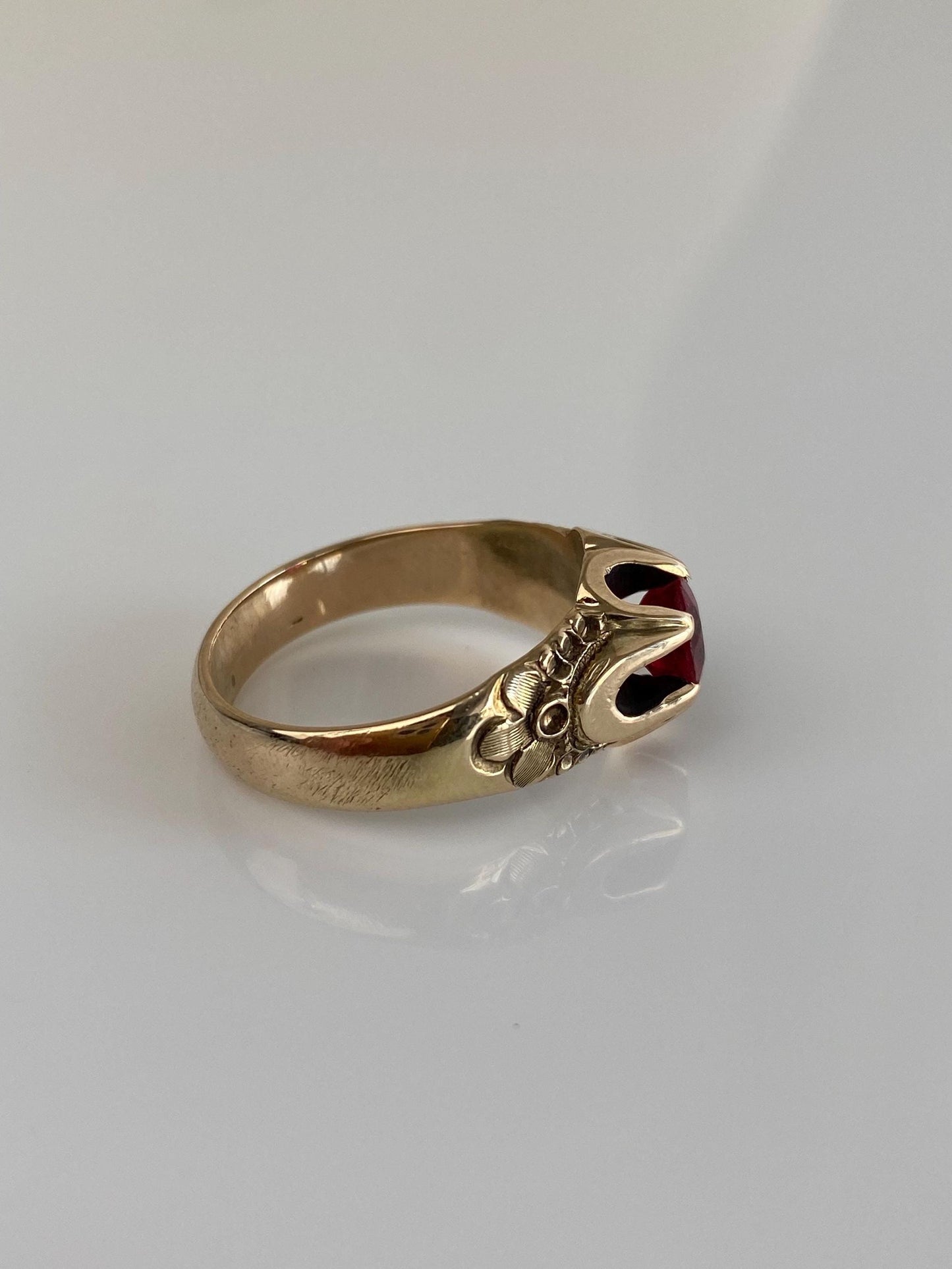Vintage Solid 9k Yellow Gold Red Cubic Zirconia Ring - Size 8.75