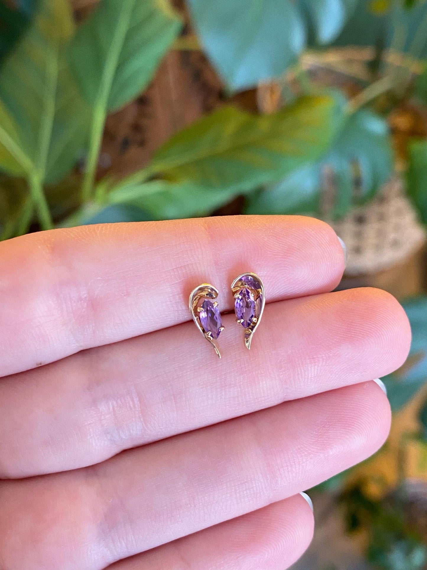 Vintage Solid 14k Yellow Gold Amethyst Stud Earrings