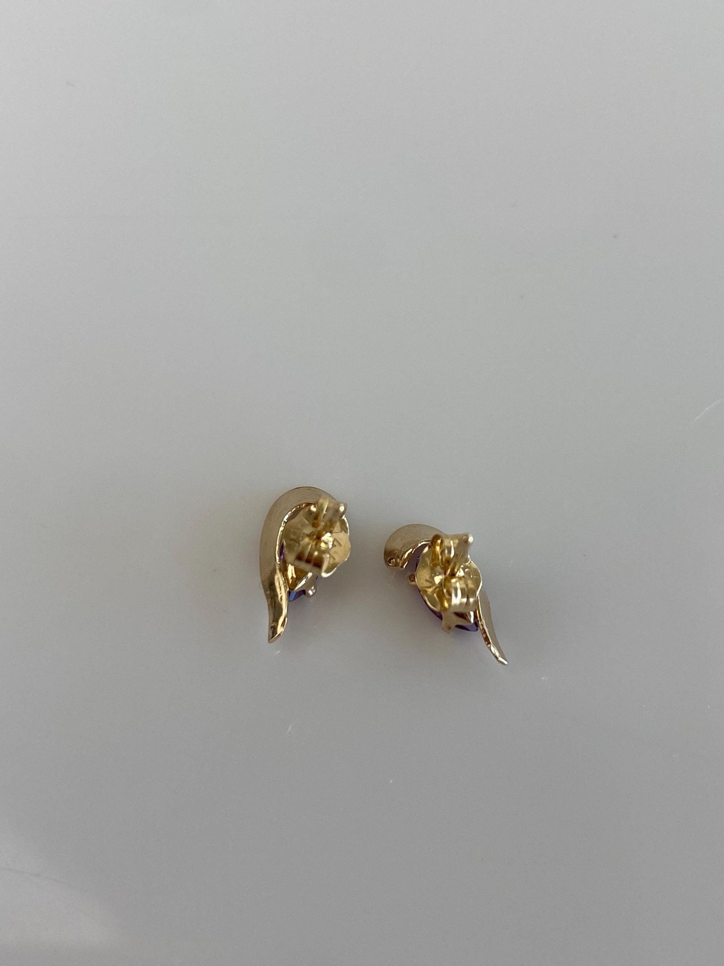 Vintage Solid 14k Yellow Gold Amethyst Stud Earrings