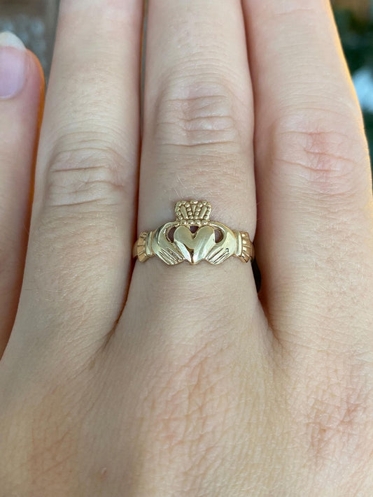 Vintage Solid 14k Yellow Gold Claddaugh Ring - Size 6.5