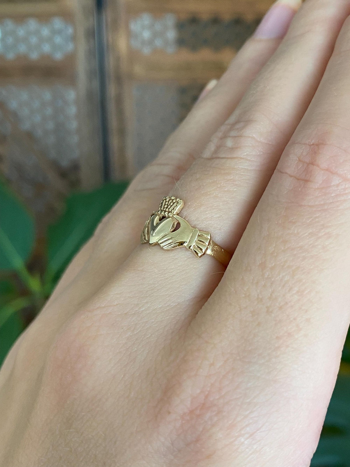 Vintage Solid 14k Yellow Gold Claddaugh Ring - Size 6.5