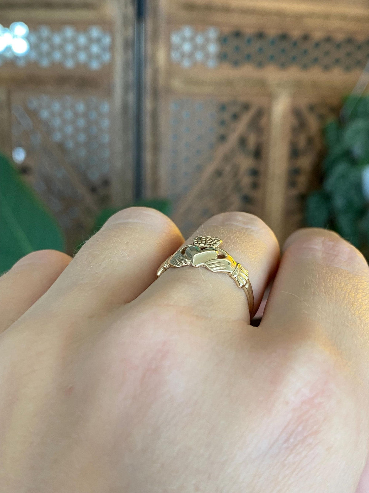 Vintage Solid 14k Yellow Gold Claddaugh Ring - Size 6.5