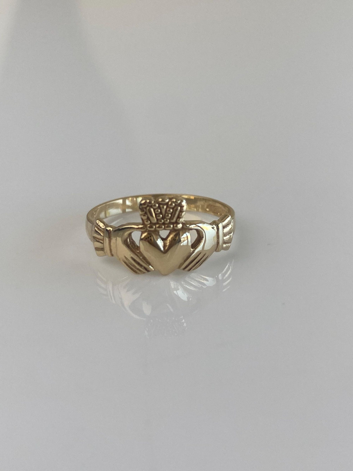 Vintage Solid 14k Yellow Gold Claddaugh Ring - Size 6.5