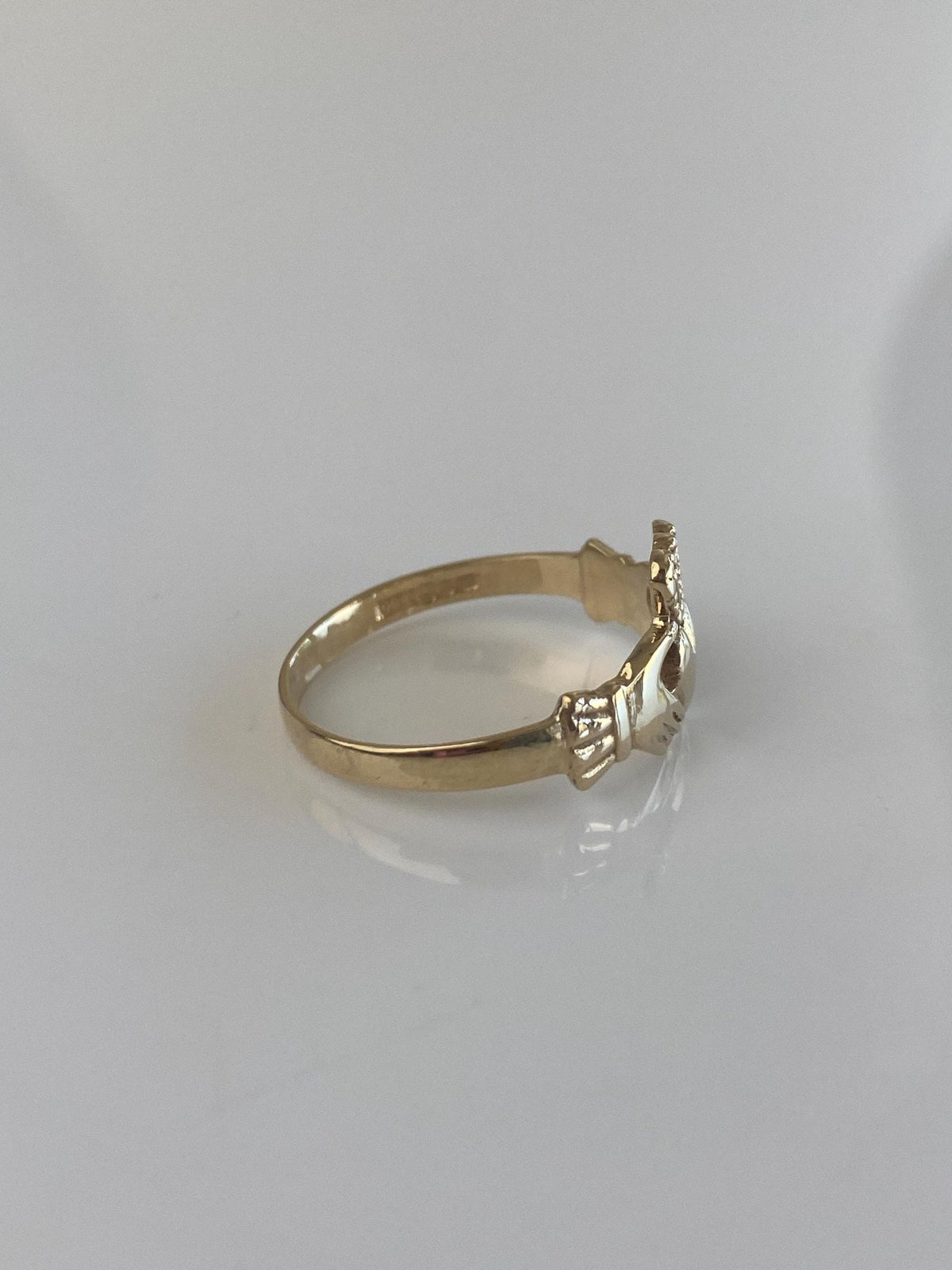 Vintage Solid 14k Yellow Gold Claddaugh Ring - Size 6.5