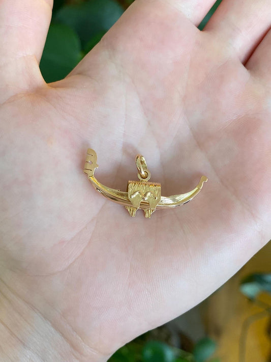 Vintage Solid 18k Yellow Gold Gondola Charm