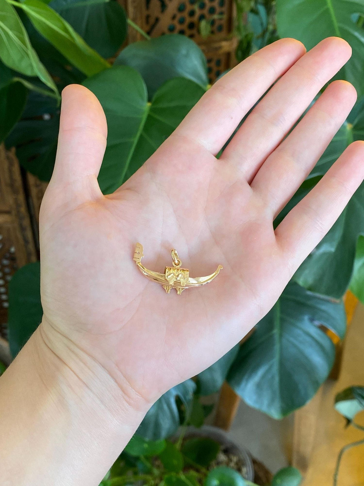 Vintage Solid 18k Yellow Gold Gondola Charm