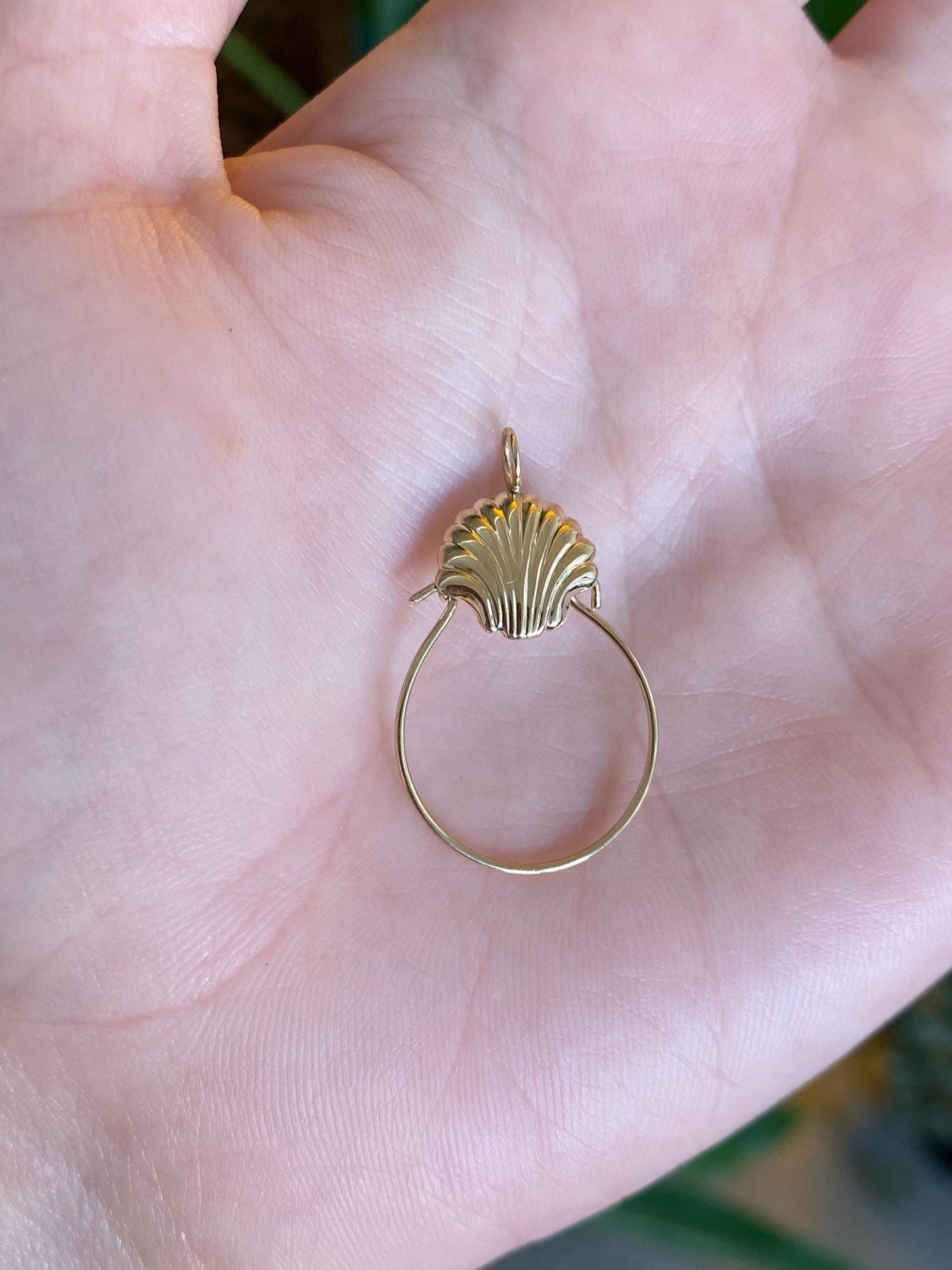 Vintage Solid 14k Yellow Gold Shell Charm Holder Charm
