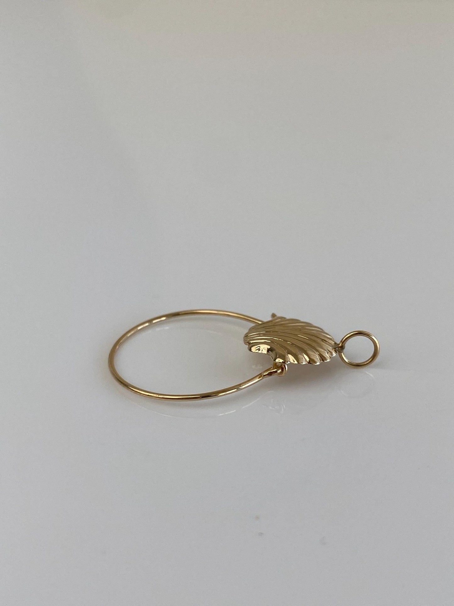 Vintage Solid 14k Yellow Gold Shell Charm Holder Charm