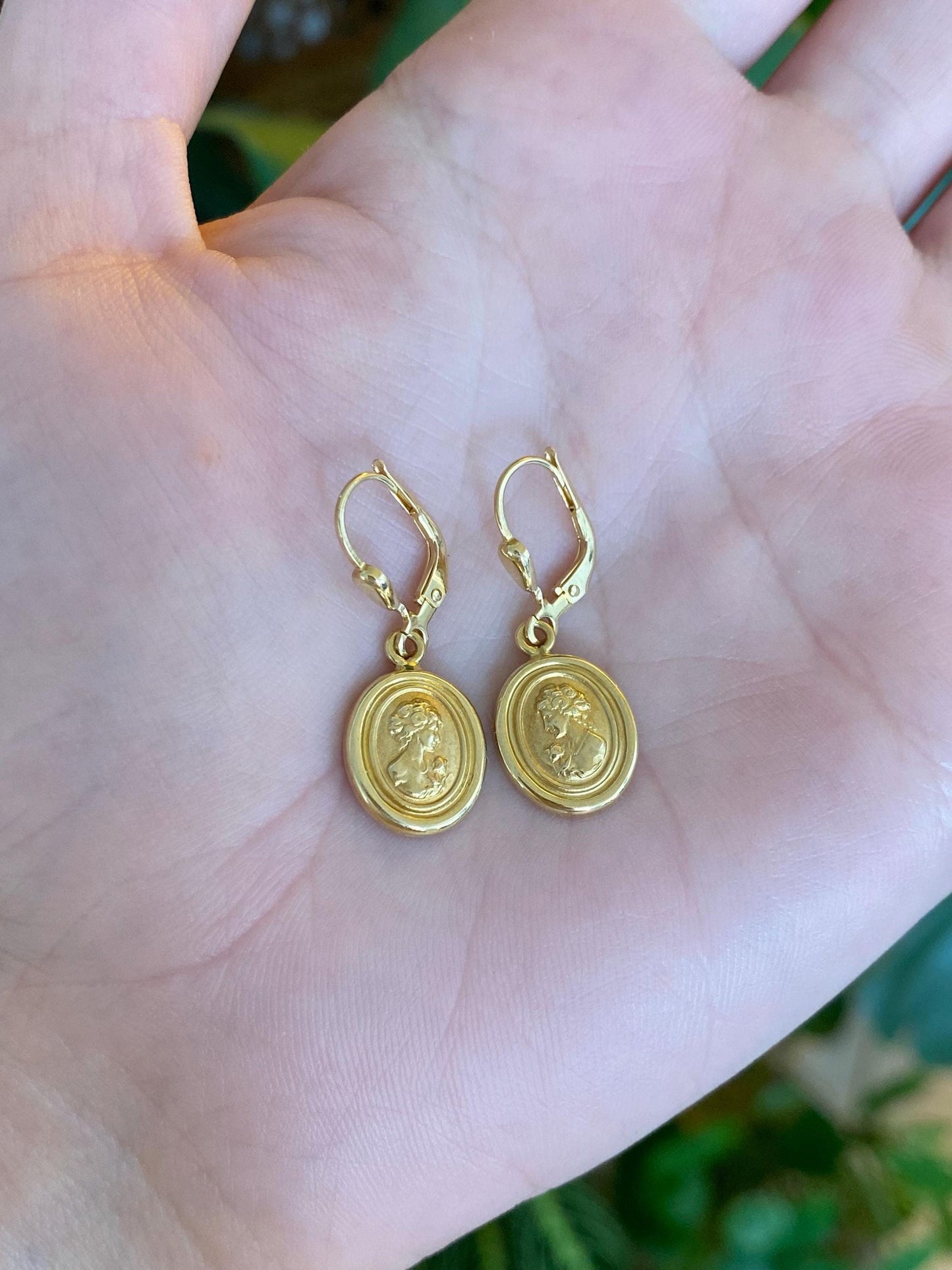 Vintage Solid 18k Yellow Gold Cameo Dangle Earrings