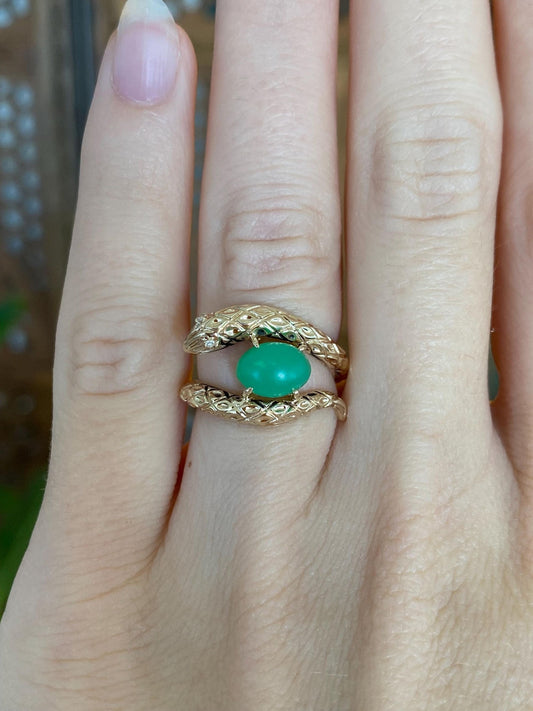 Vintage Solid 14k Yellow Gold Matte Green Stone Snake Ring - Size 4.75