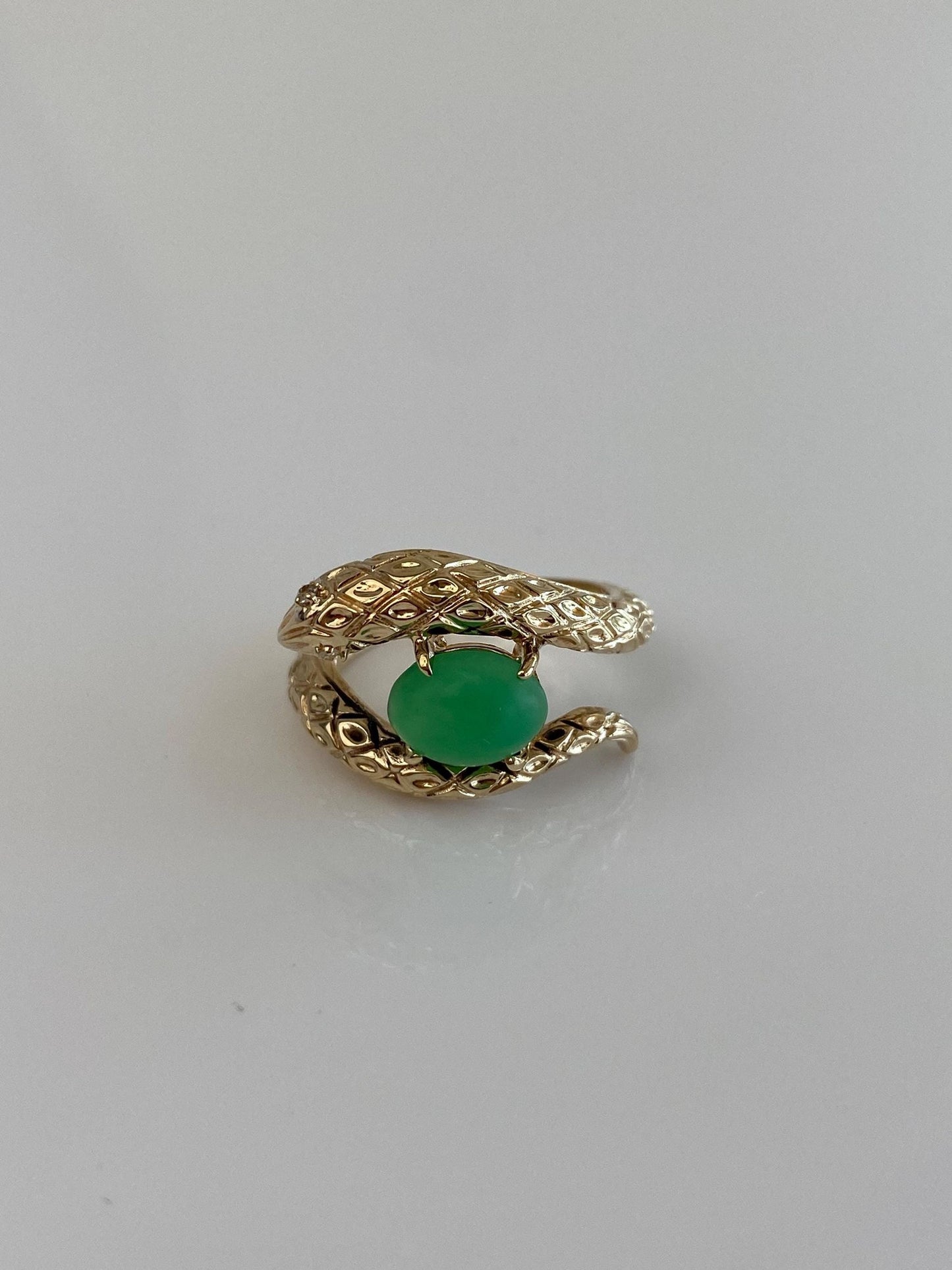 Vintage Solid 14k Yellow Gold Matte Green Stone Snake Ring - Size 4.75