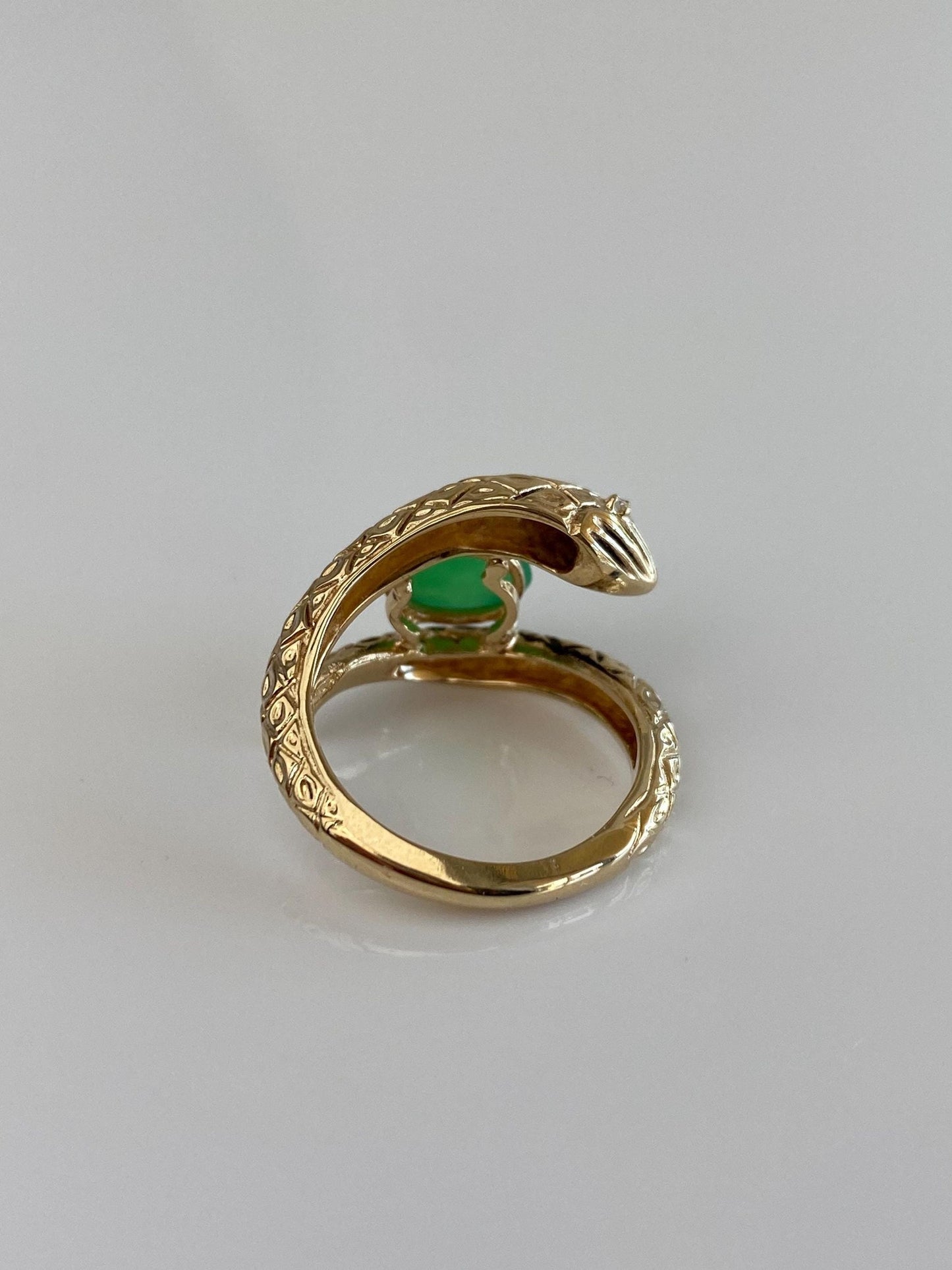 Vintage Solid 14k Yellow Gold Matte Green Stone Snake Ring - Size 4.75