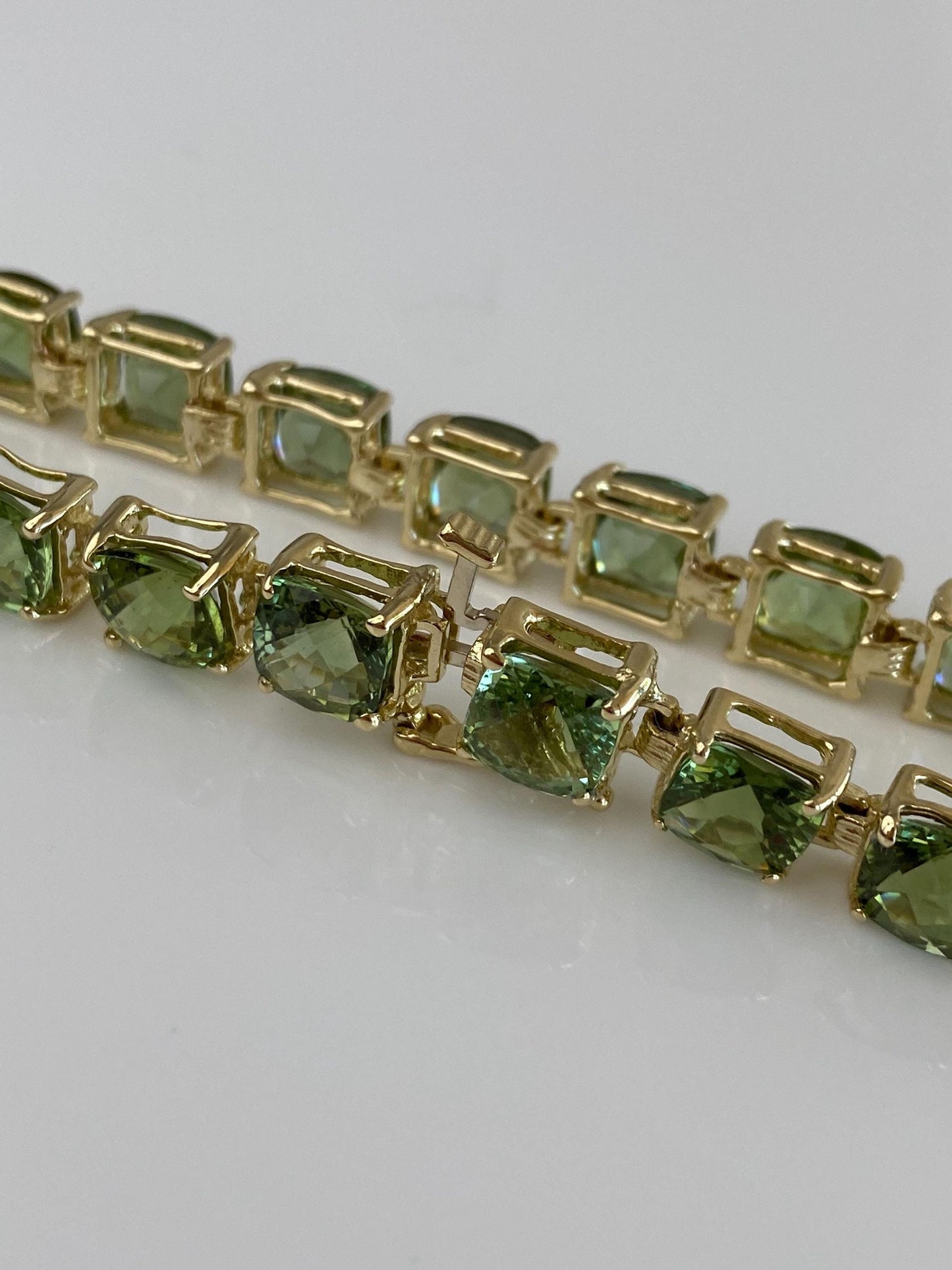 Vintage Solid 14k Yellow Gold Green Tourmaline Link Bracelet - 8 inches