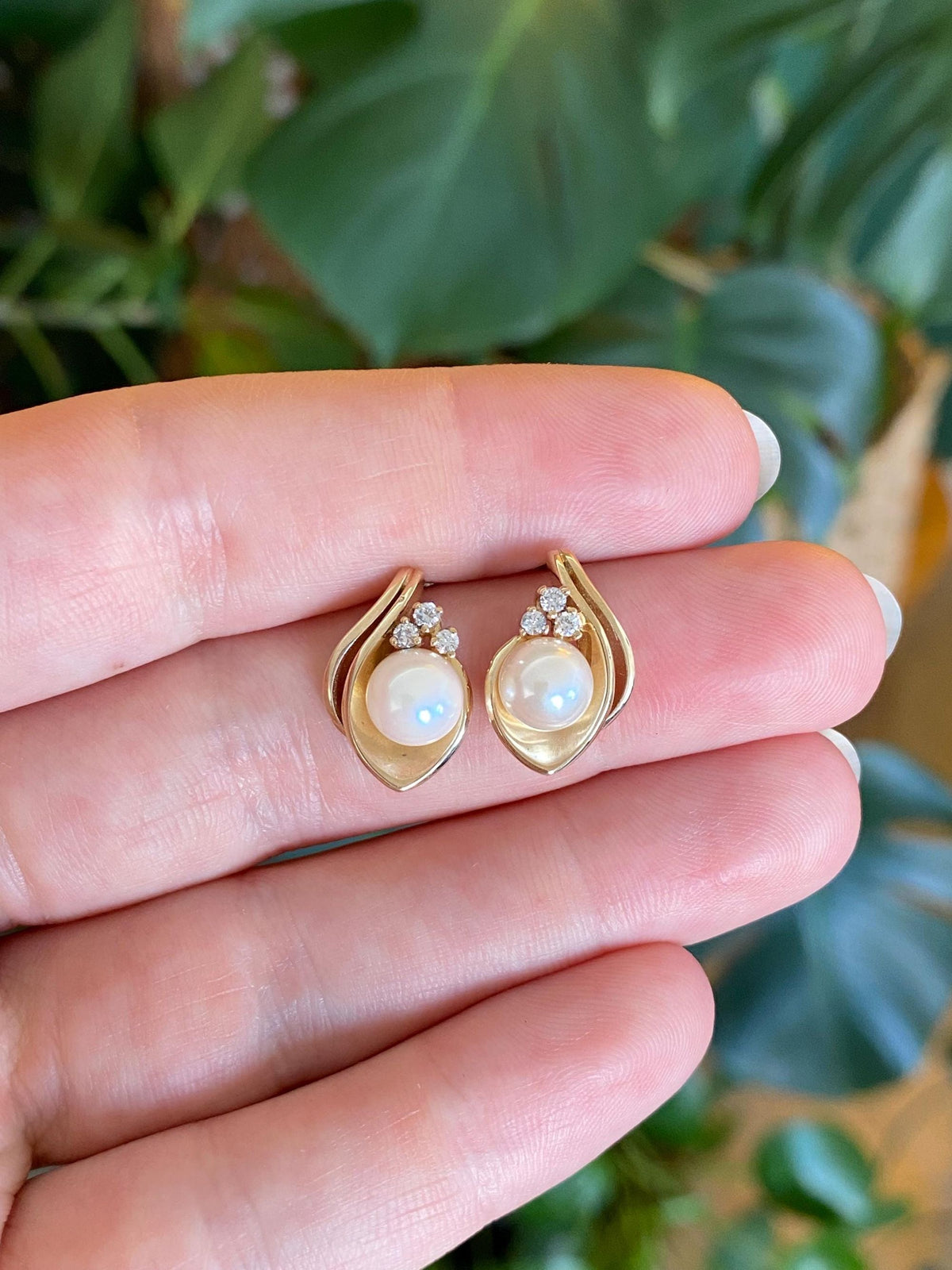 Vintage Solid 14k Yellow Gold Diamonds Pearl Twist Drop Earrings