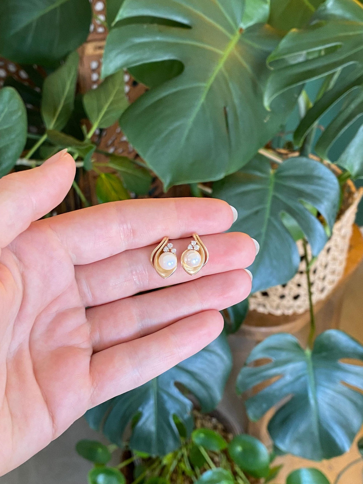 Vintage Solid 14k Yellow Gold Diamonds Pearl Twist Drop Earrings