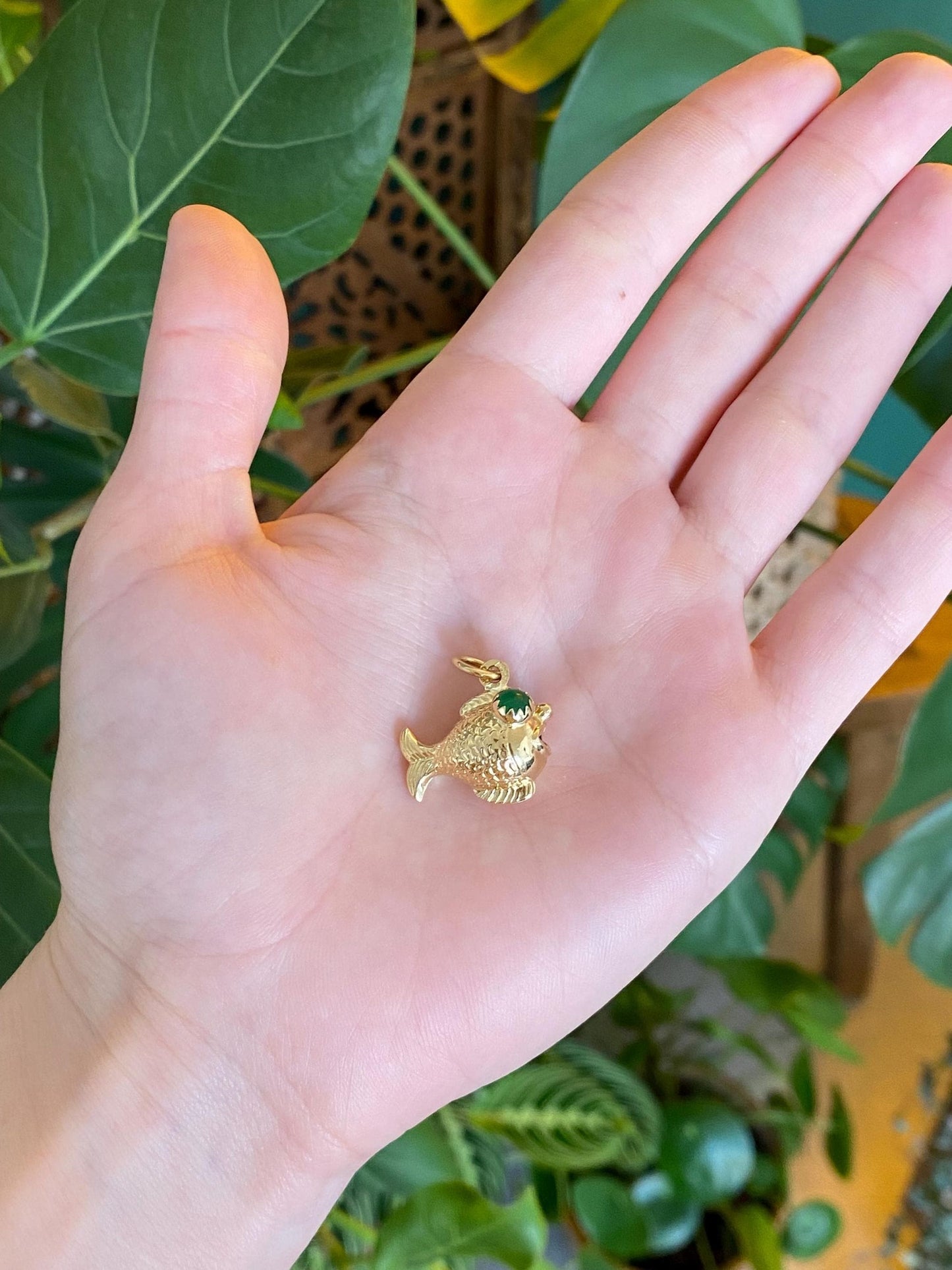 Vintage 18k Yellow Gold Green Chalcedony Fish Charm
