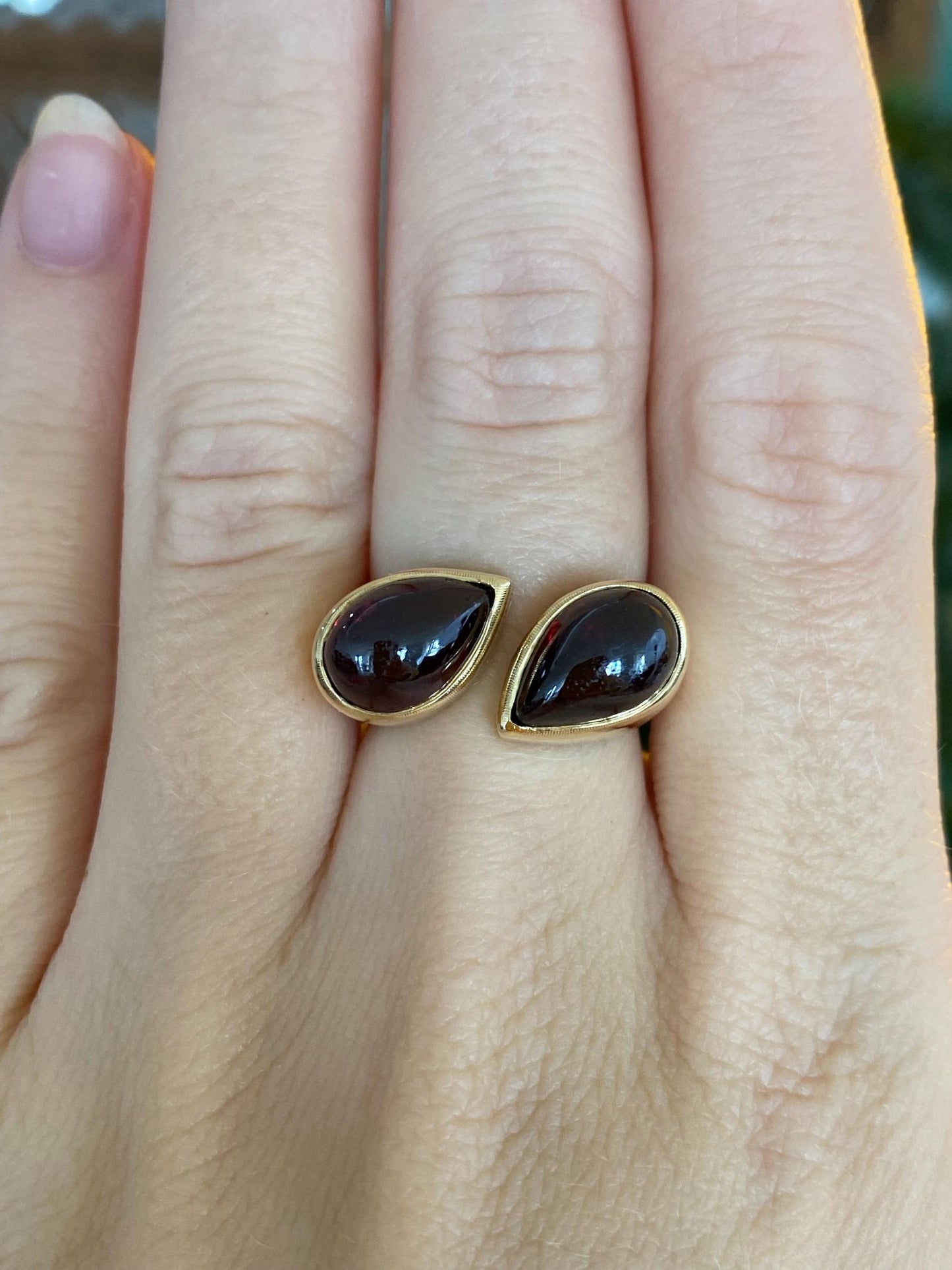 Vintage Solid 18k Yellow Gold Garnet Teardrops Bypass Open Ring - Size 6.25