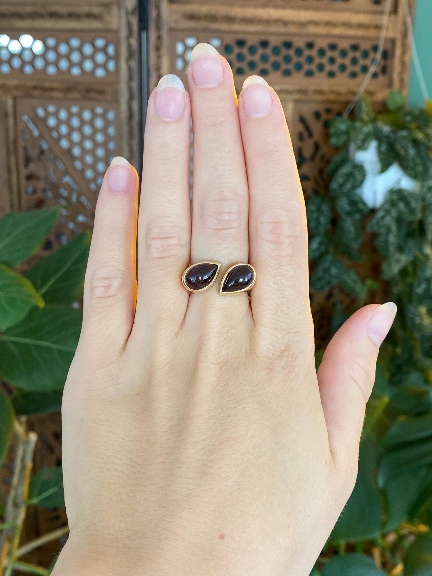 Vintage Solid 18k Yellow Gold Garnet Teardrops Bypass Open Ring - Size 6.25