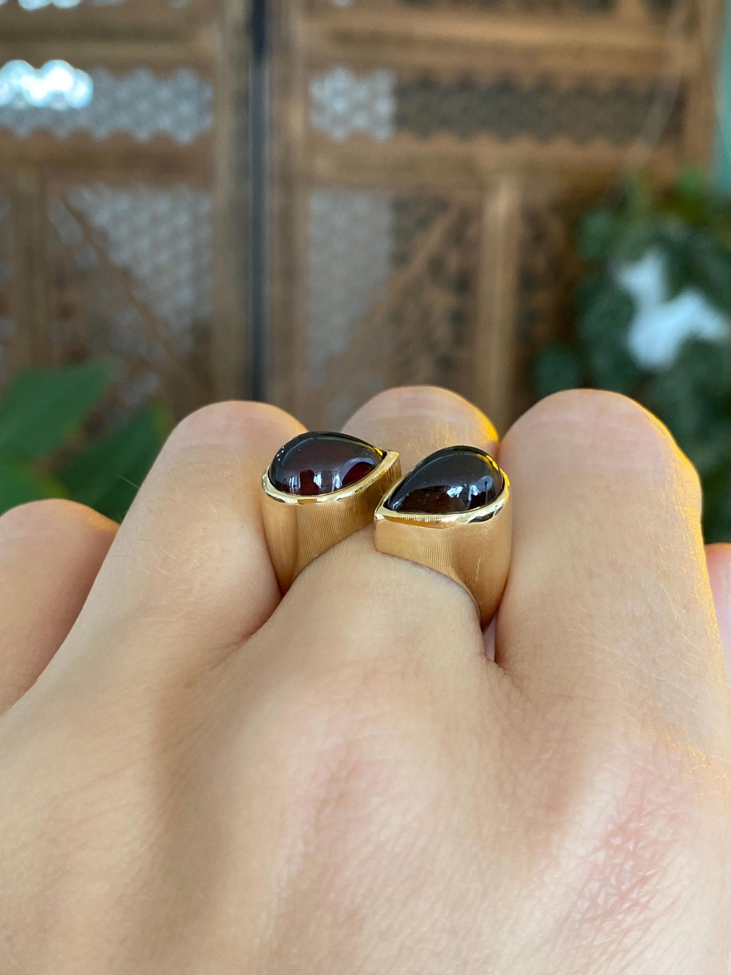 Vintage Solid 18k Yellow Gold Garnet Teardrops Bypass Open Ring - Size 6.25