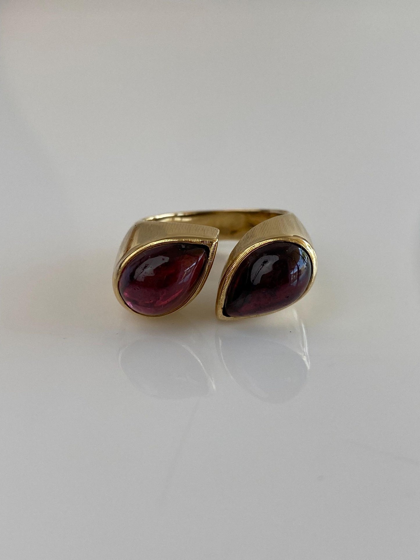 Vintage Solid 18k Yellow Gold Garnet Teardrops Bypass Open Ring - Size 6.25