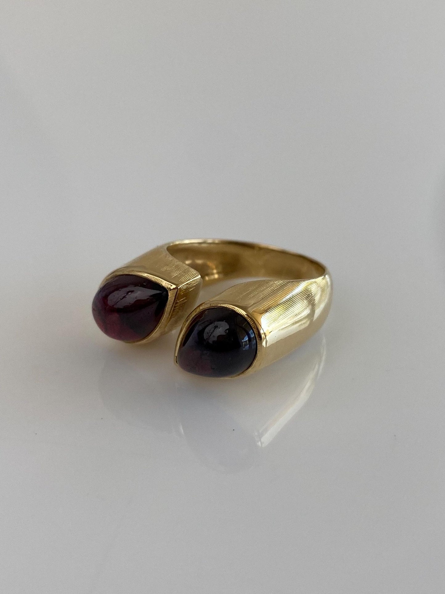 Vintage Solid 18k Yellow Gold Garnet Teardrops Bypass Open Ring - Size 6.25
