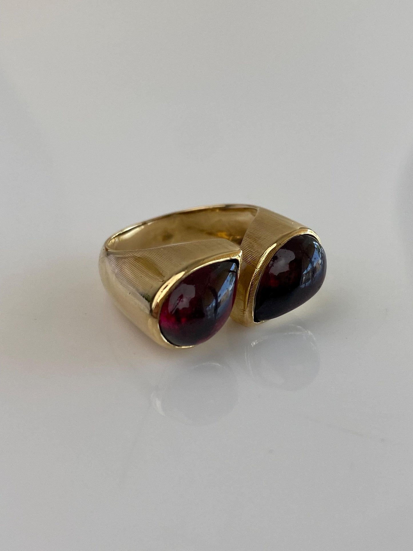 Vintage Solid 18k Yellow Gold Garnet Teardrops Bypass Open Ring - Size 6.25