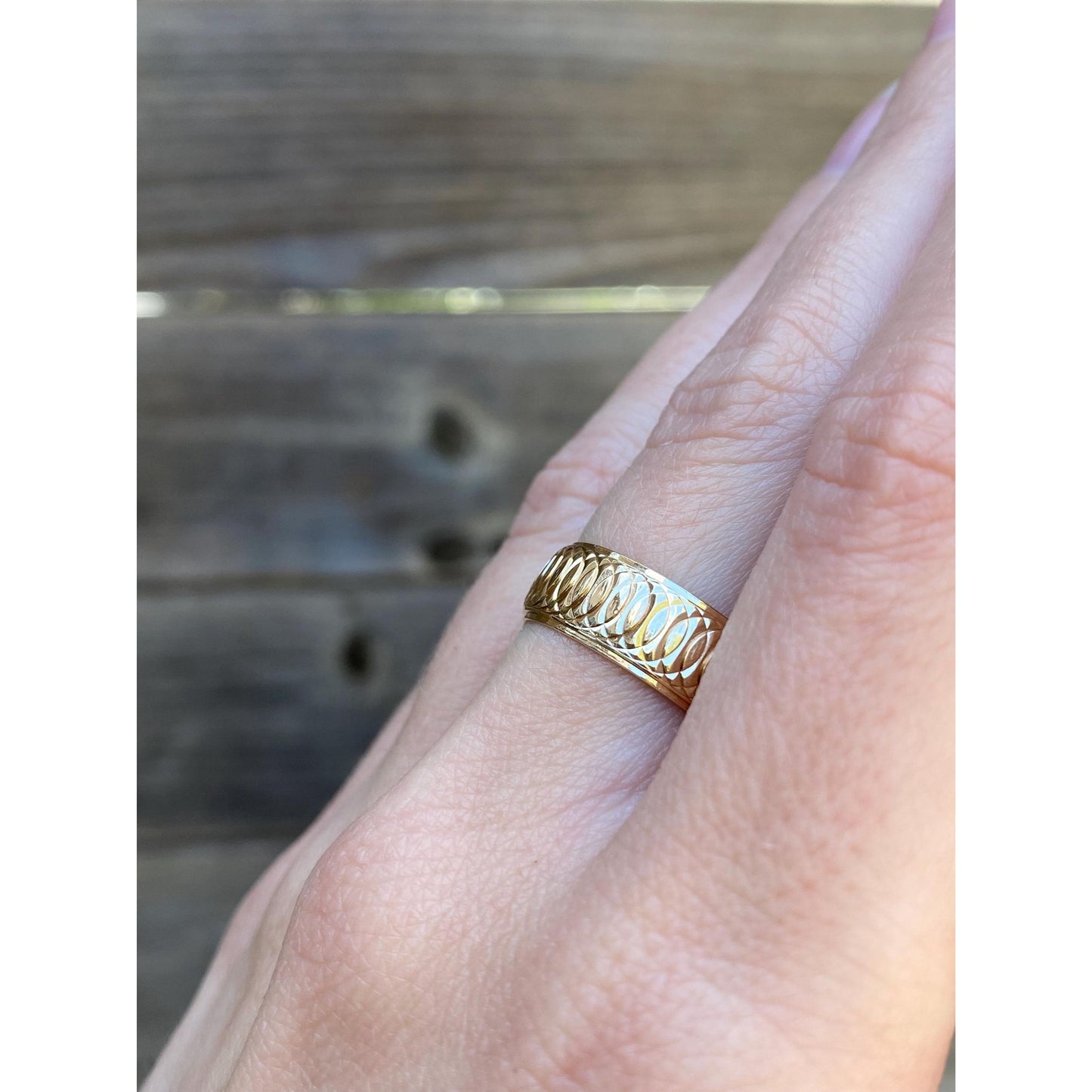 Vintage Solid 14k Yellow Gold Pattern Ring Band - Size 6.75-7