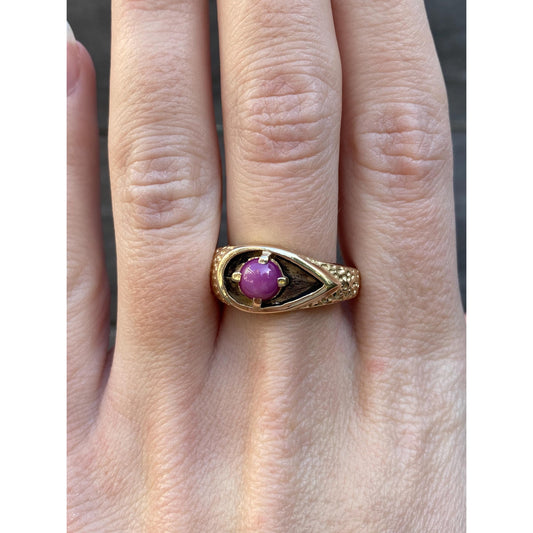 Vintage Solid 14k Yellow Gold Pink Star Sapphire Textured Ring Band - Size 9.25