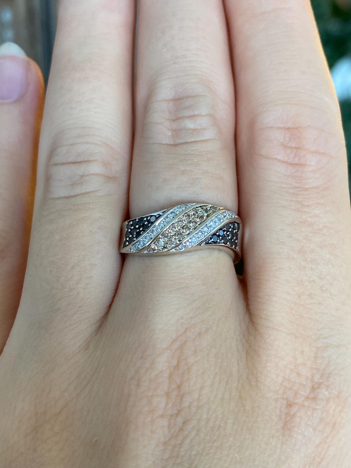 Vintage Solid 14k White Gold Clear Champagne Diamond & Hematite Ring Band - Size 6.5