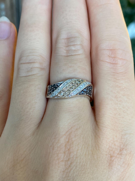 Vintage Solid 14k White Gold Clear Champagne Diamond & Hematite Ring Band - Size 6.5