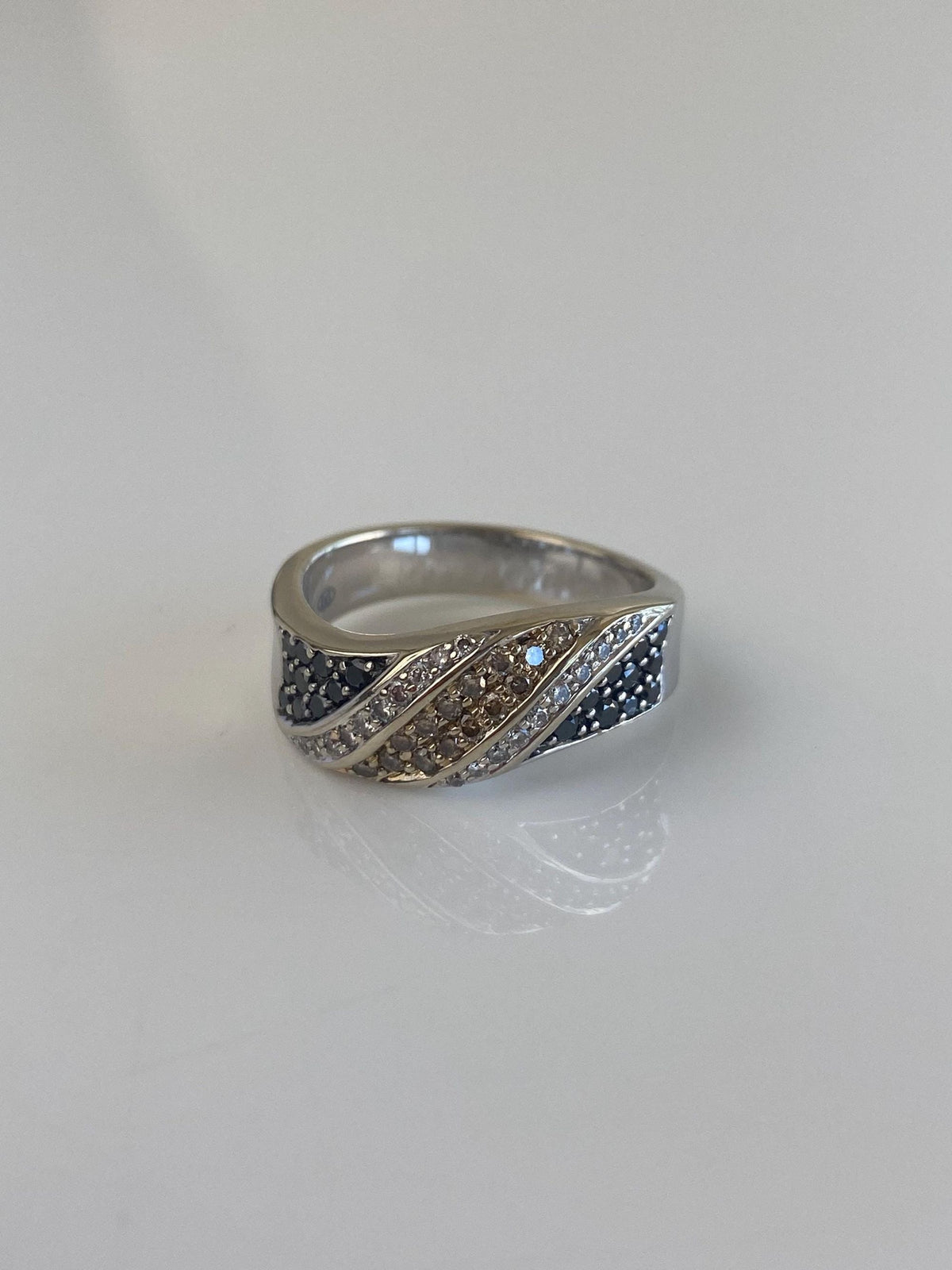 Vintage Solid 14k White Gold Clear Champagne Diamond & Hematite Ring Band - Size 6.5