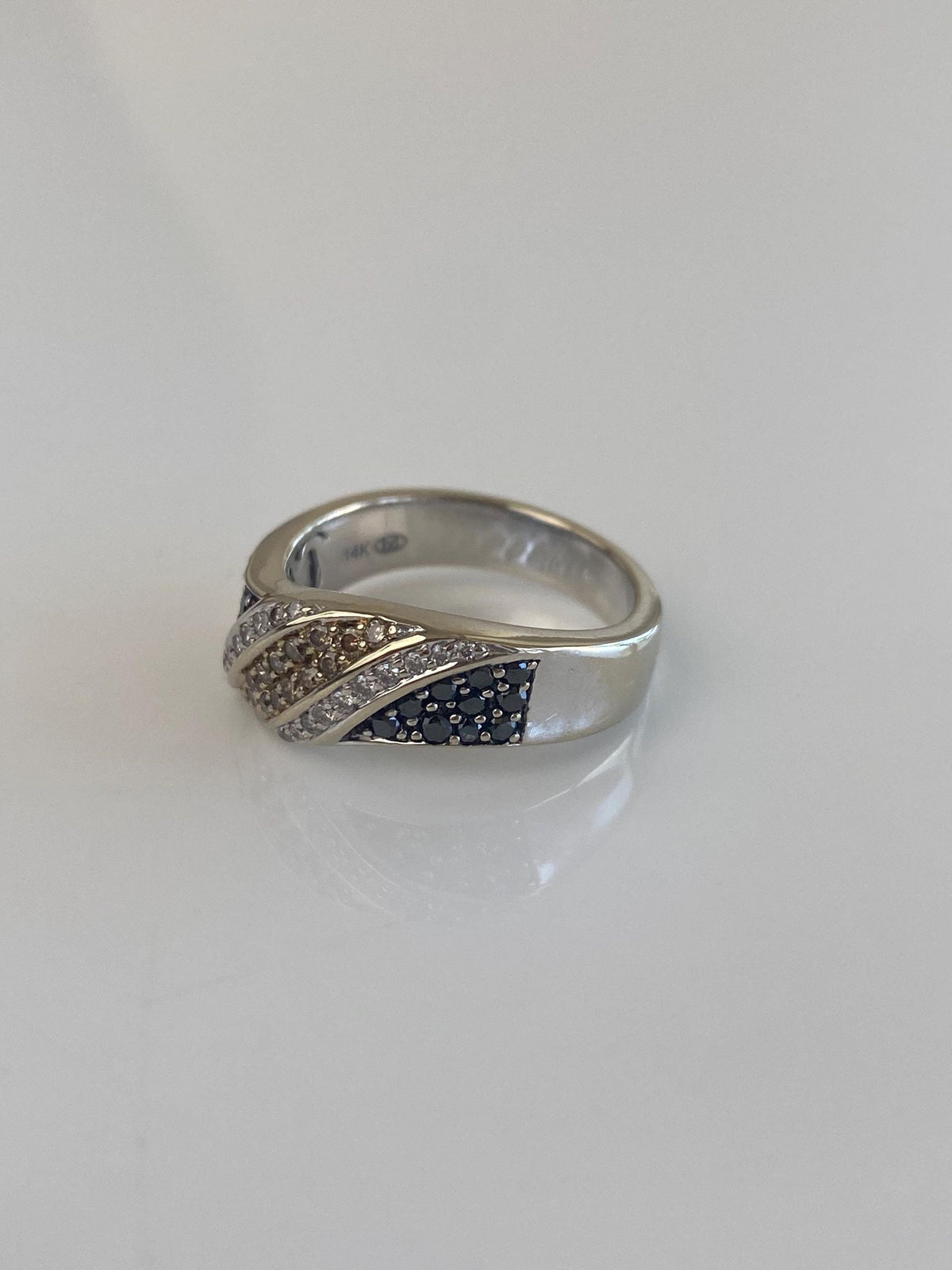 Vintage Solid 14k White Gold Clear Champagne Diamond & Hematite Ring Band - Size 6.5