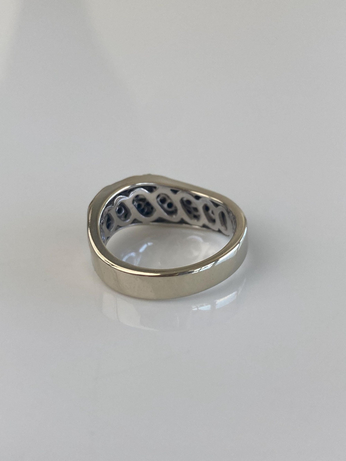 Vintage Solid 14k White Gold Clear Champagne Diamond & Hematite Ring Band - Size 6.5