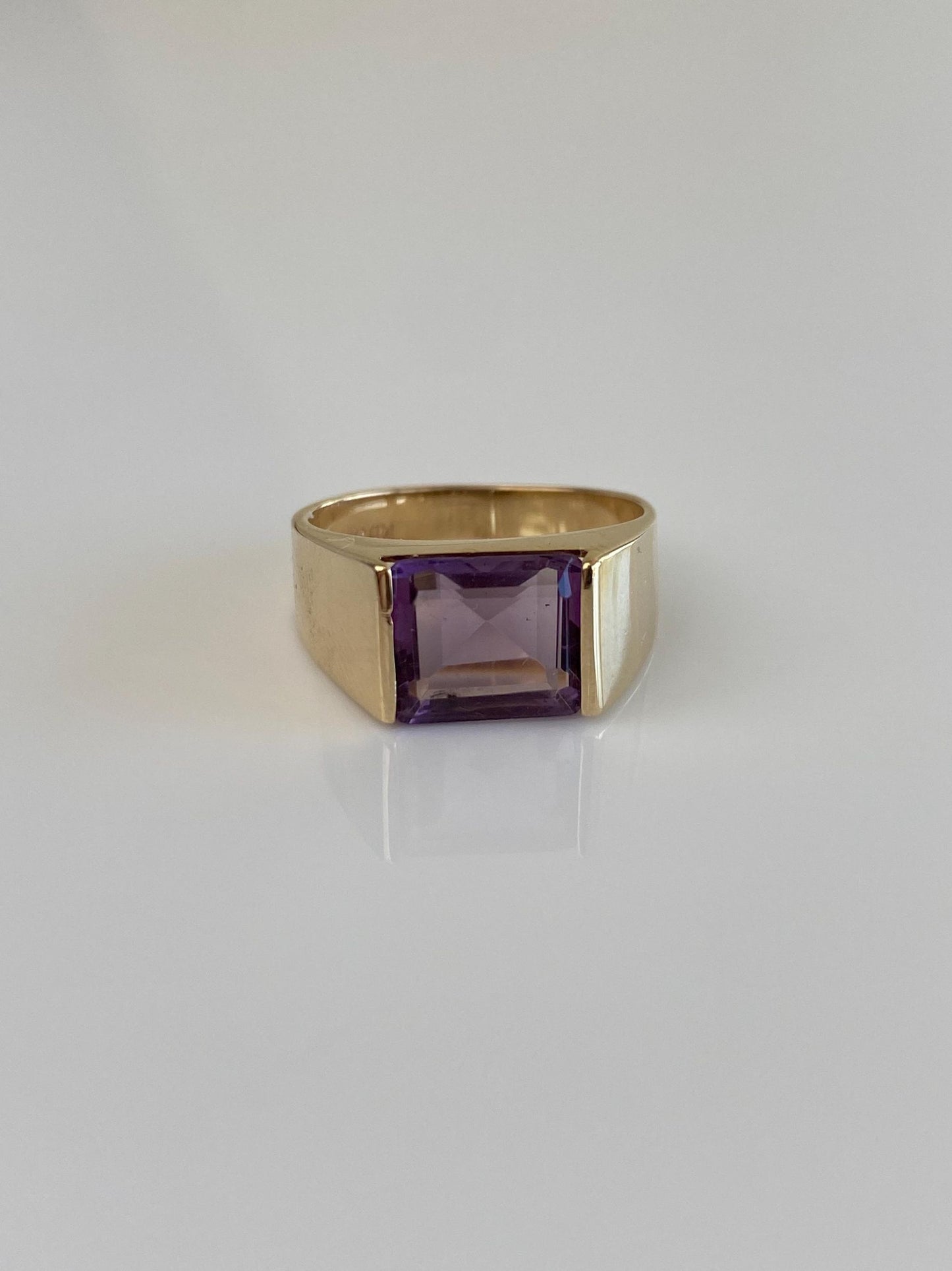 Vintage Solid 14k Yellow Gold Amethyst Signet Ring - Size 5.75