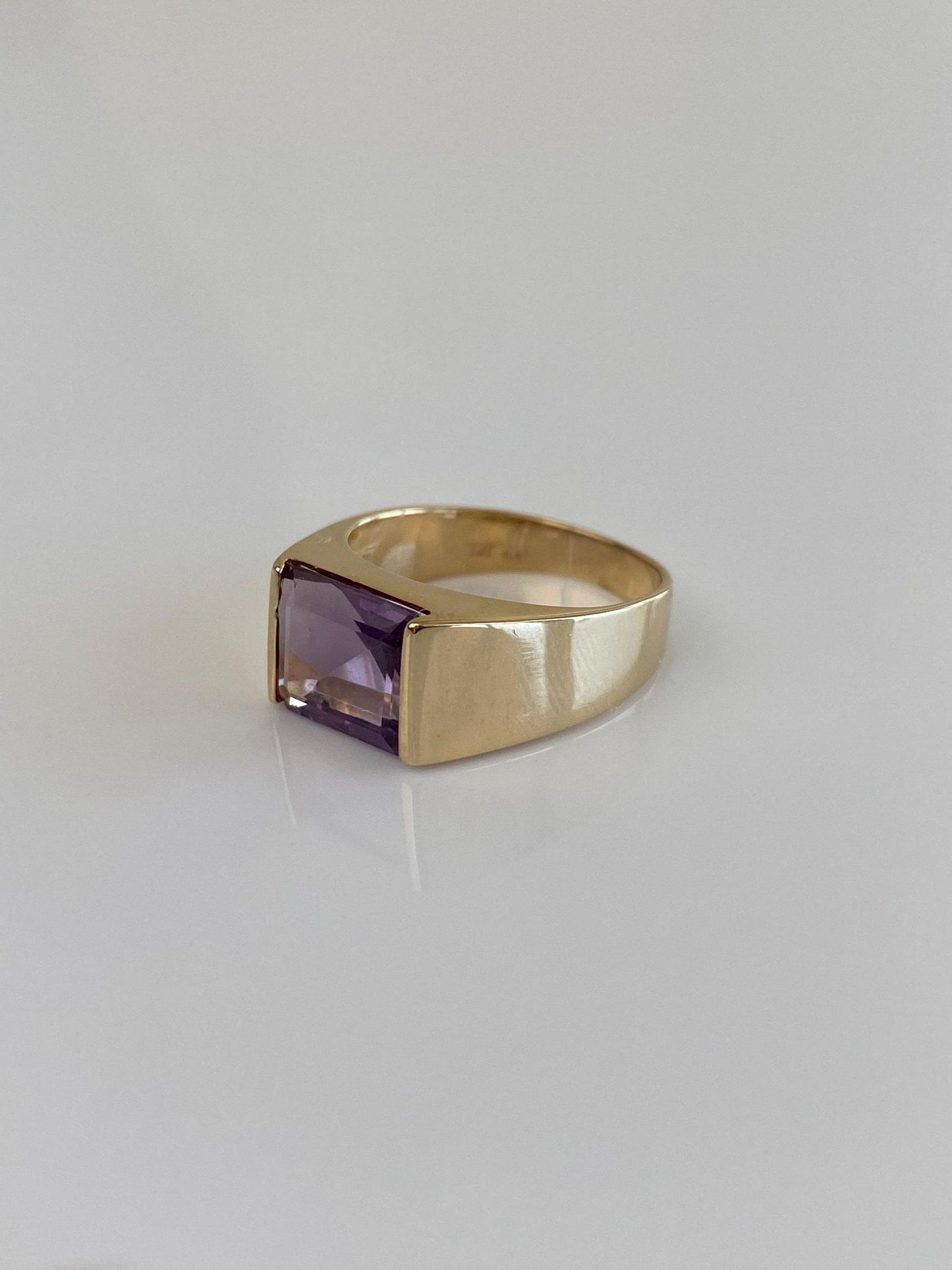 Vintage Solid 14k Yellow Gold Amethyst Signet Ring - Size 5.75
