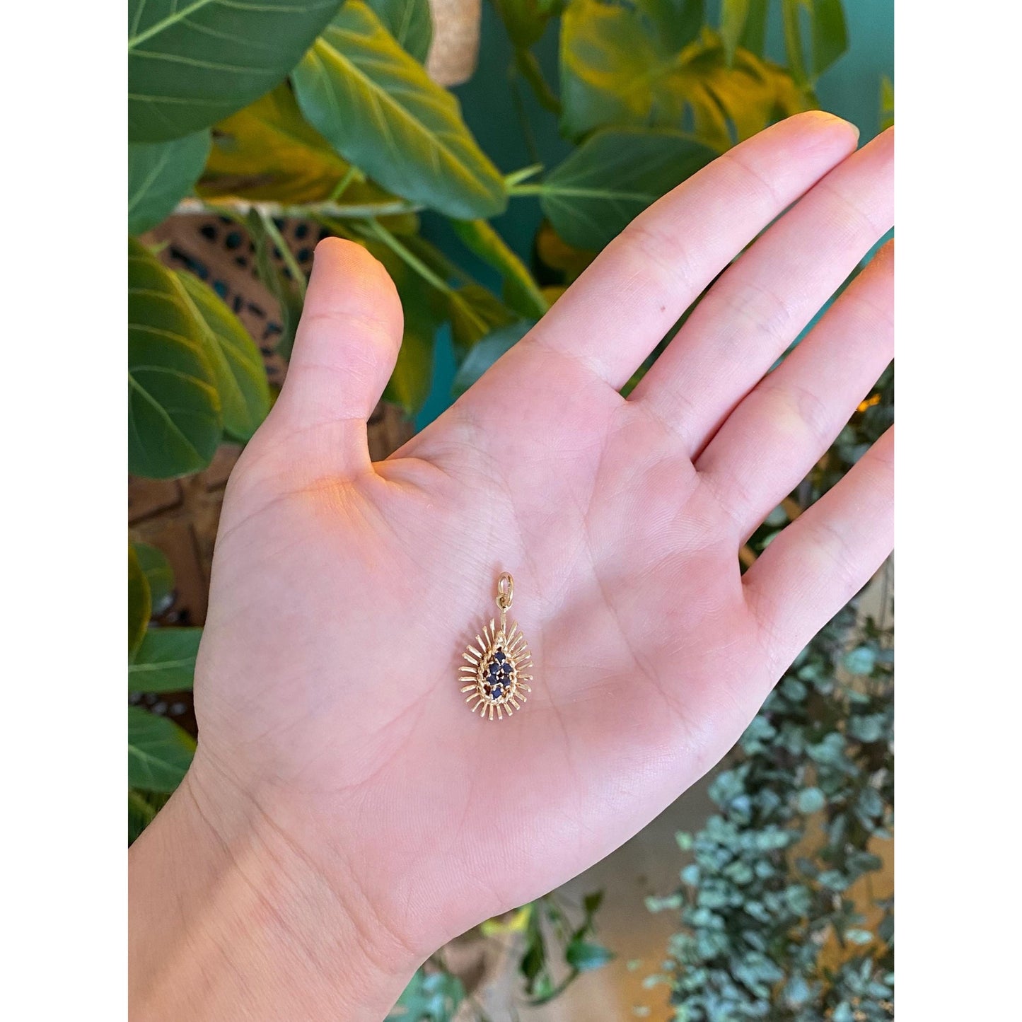 Vintage Solid 14k Yellow Gold Sapphire Starburst Charm