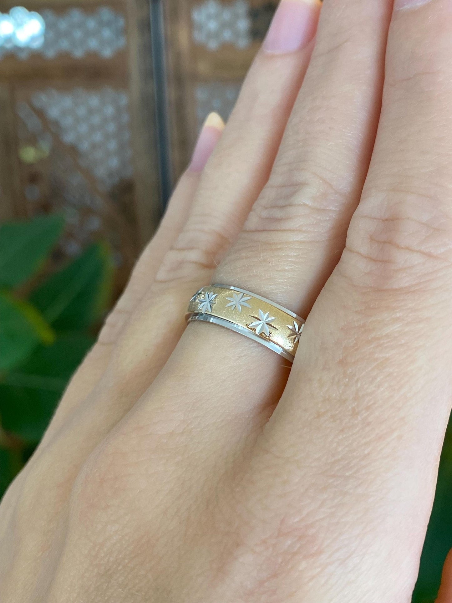 Vintage Solid 14k White & Yellow Gold Diamond Cut Stars Ring Band - Size 10.75