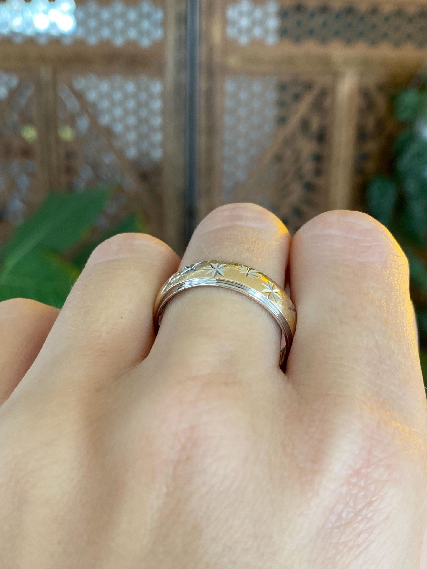 Vintage Solid 14k White & Yellow Gold Diamond Cut Stars Ring Band - Size 10.75