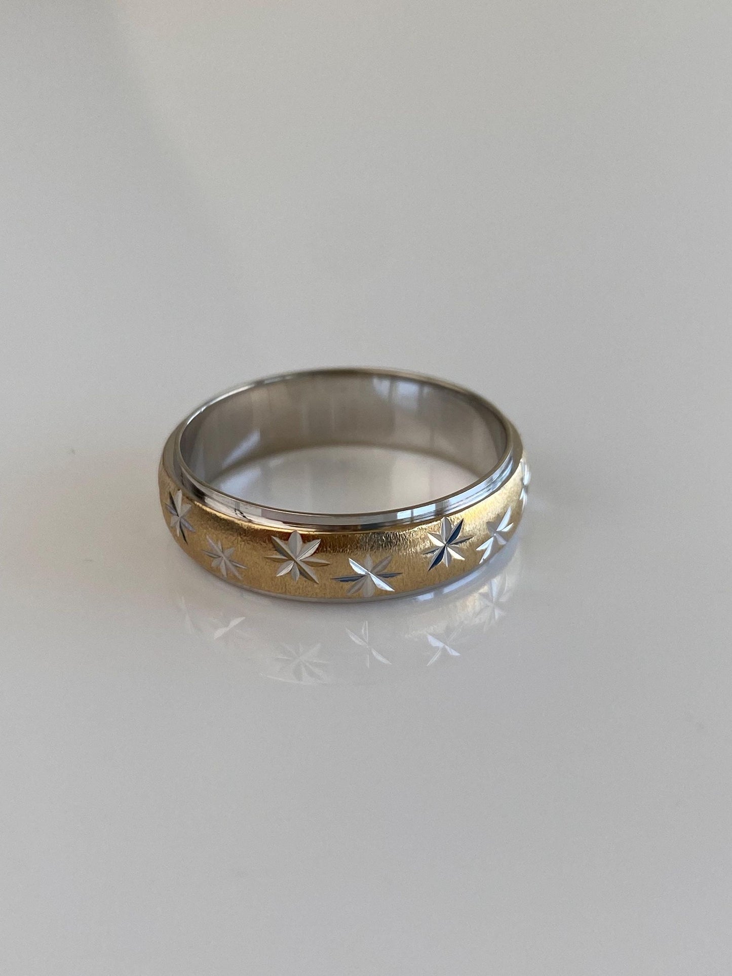 Vintage Solid 14k White & Yellow Gold Diamond Cut Stars Ring Band - Size 10.75