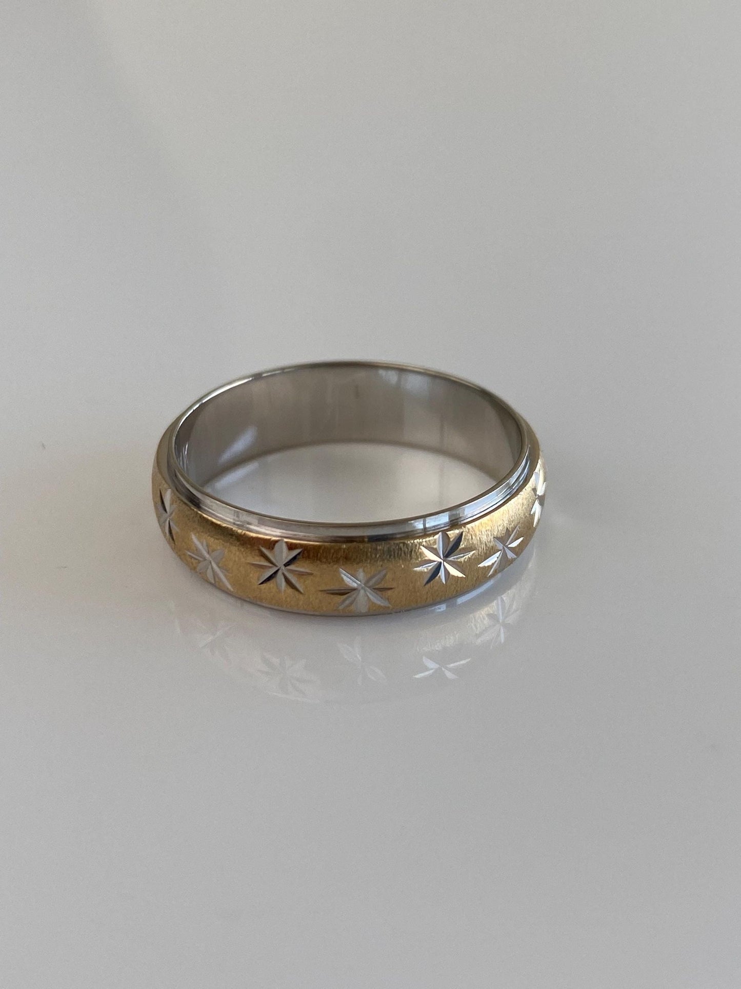 Vintage Solid 14k White & Yellow Gold Diamond Cut Stars Ring Band - Size 10.75