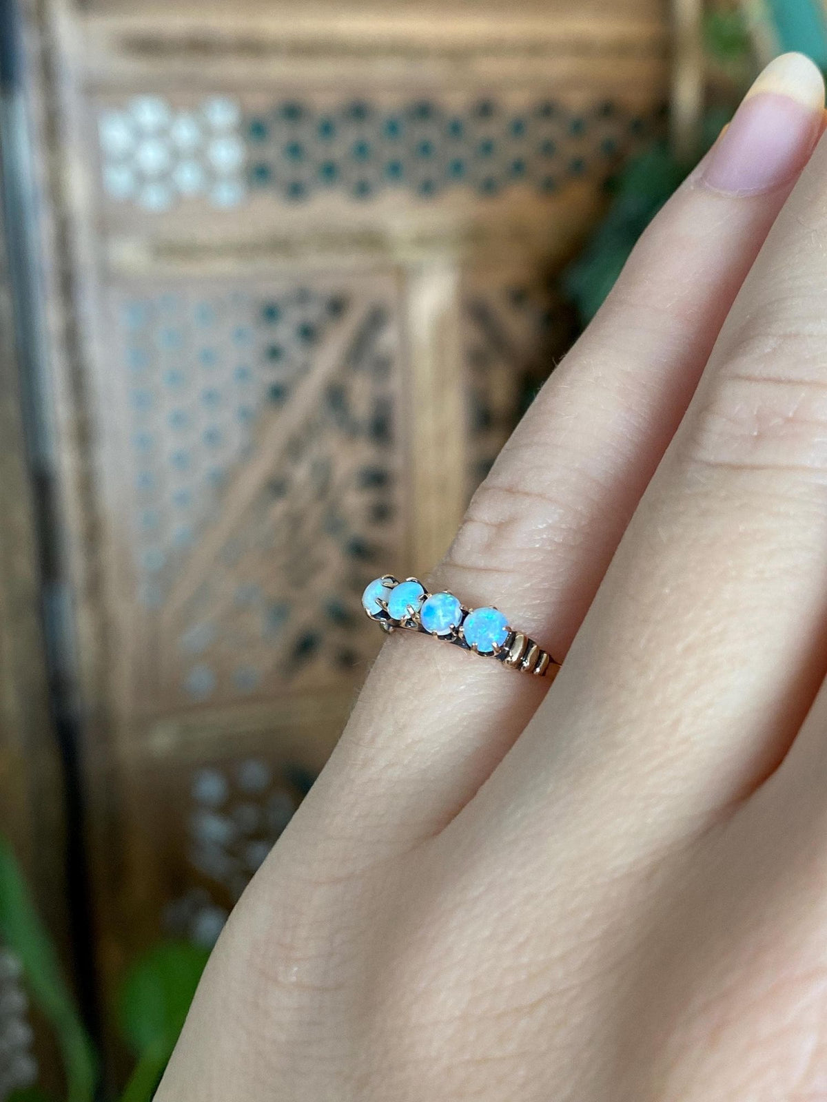 Vintage Solid 8k Yellow Gold Opal Row Ring - Size 5