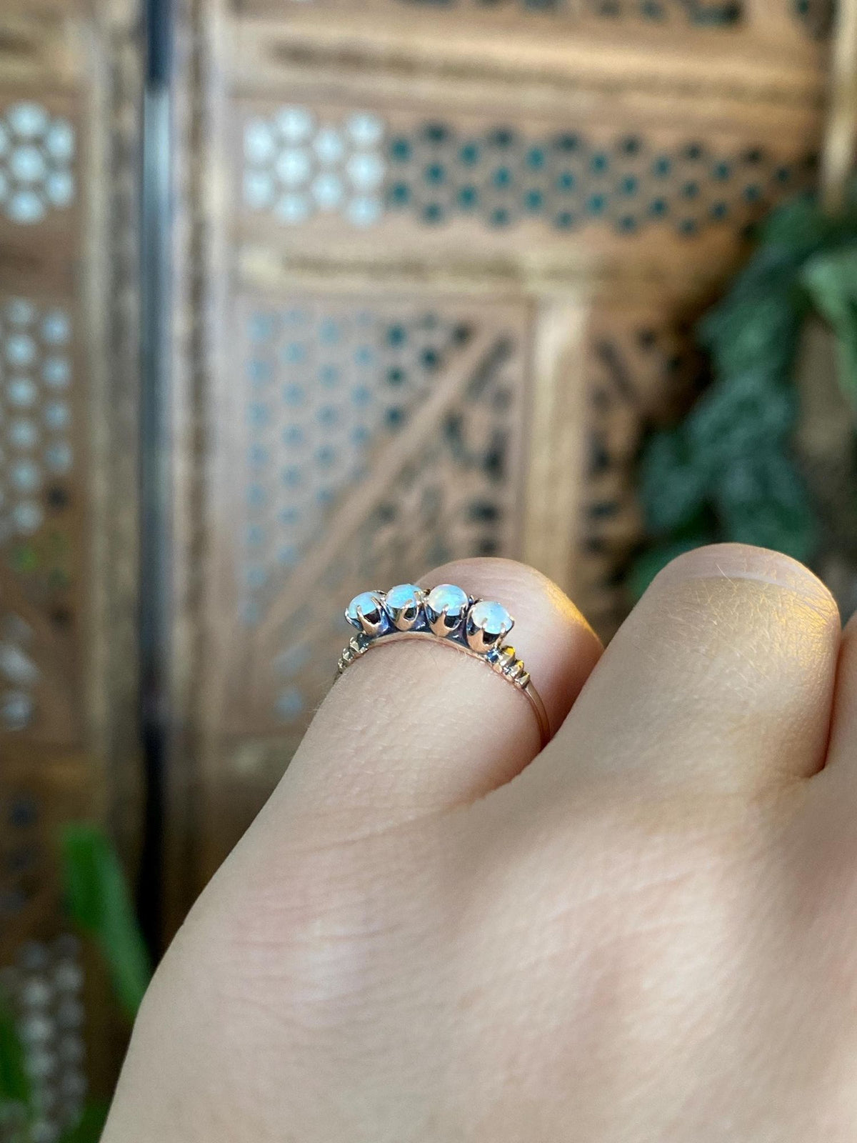 Vintage Solid 8k Yellow Gold Opal Row Ring - Size 5