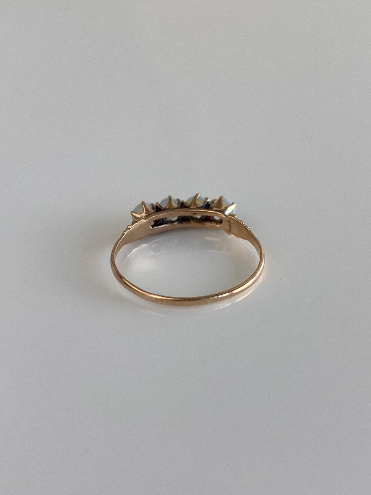 Vintage Solid 8k Yellow Gold Opal Row Ring - Size 5
